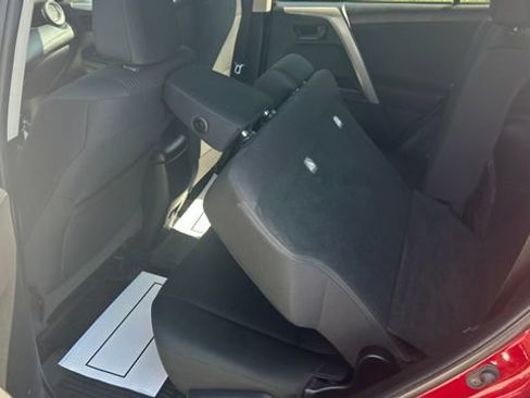 Used 2018 Toyota RAV4 LE AWD/4WD image 35