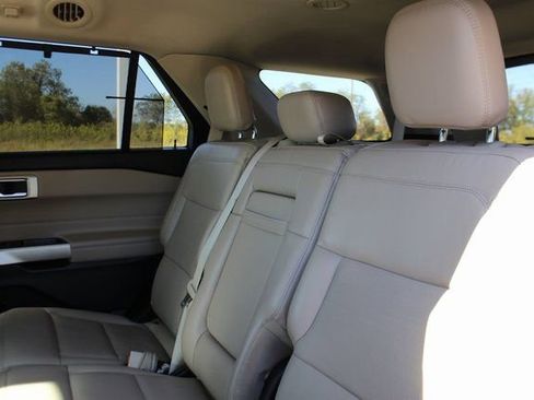 Used 2023 Ford Explorer Limited image 28