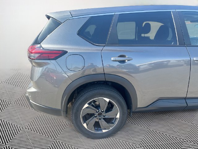 Used 2025 Nissan Rogue SV AWD/4WD image 8