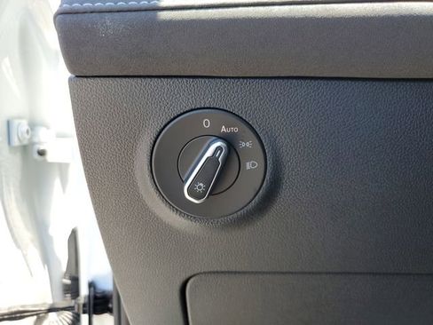 Certified 2025 Volkswagen Taos SE AWD/4WD image 28