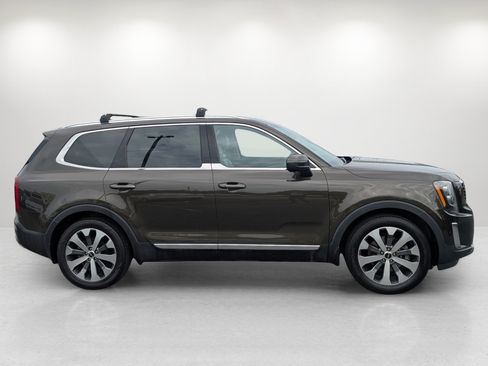 Used 2022 Kia Telluride EX w/ EX Premium Package FWD image 4