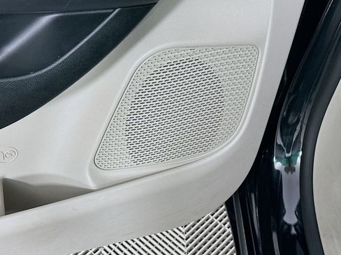 Certified 2023 Chrysler Pacifica Touring-L FWD image 28