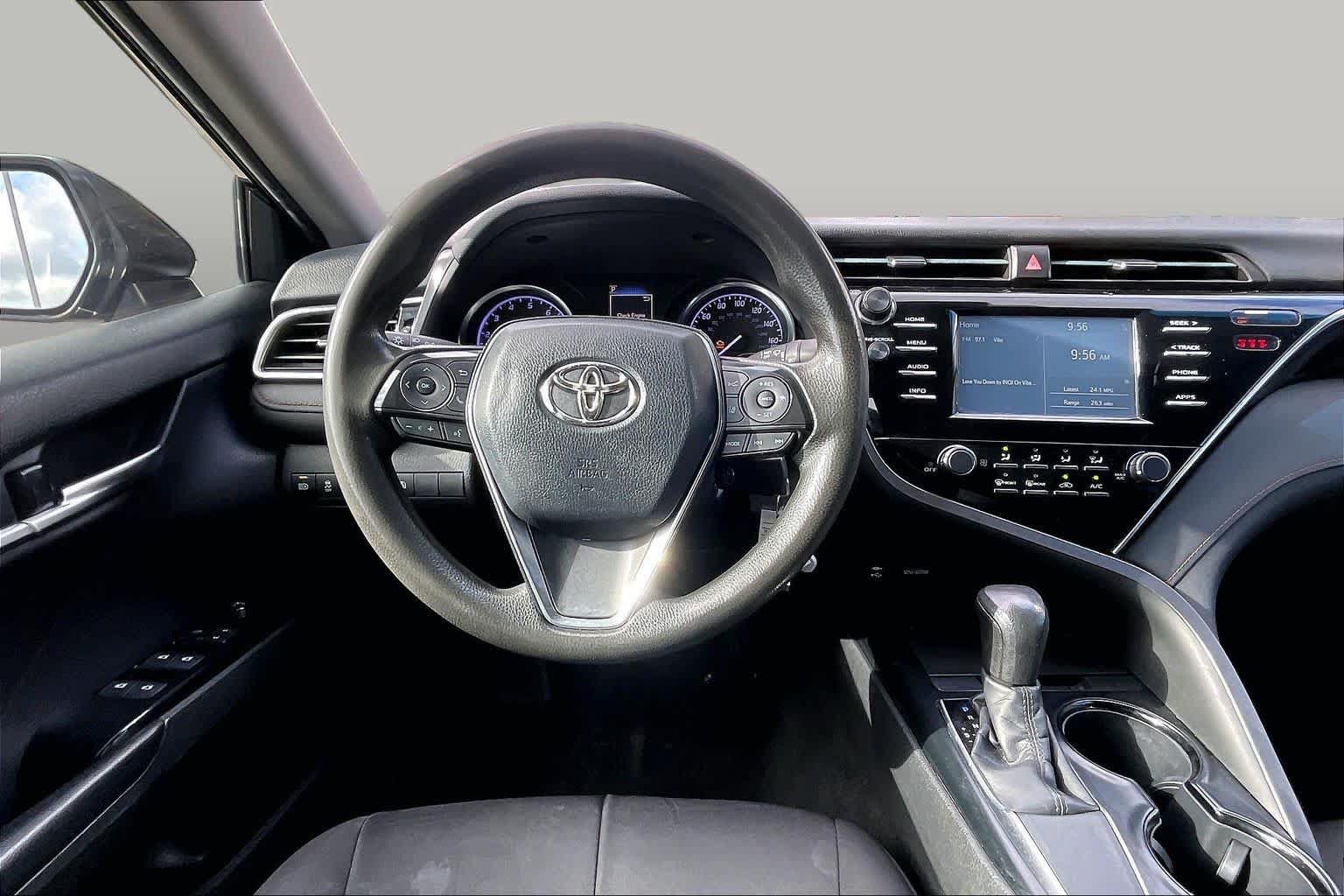 Used 2018 Toyota Camry LE FWD image 5