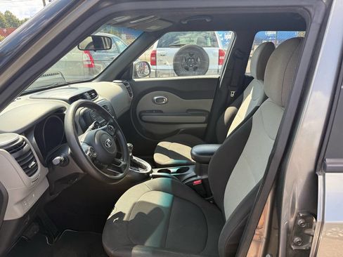 Used 2019 Kia Soul image 17