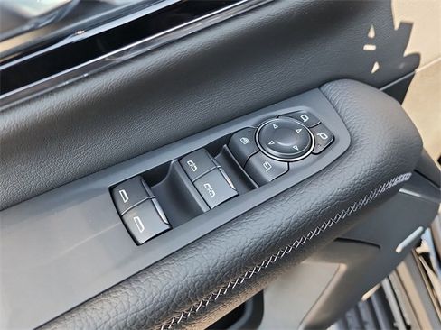 New 2026 GMC Yukon XL Denali w/ Denali Reserve Package image 12