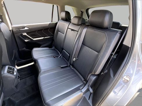 Used 2024 Volkswagen Tiguan SE FWD image 19