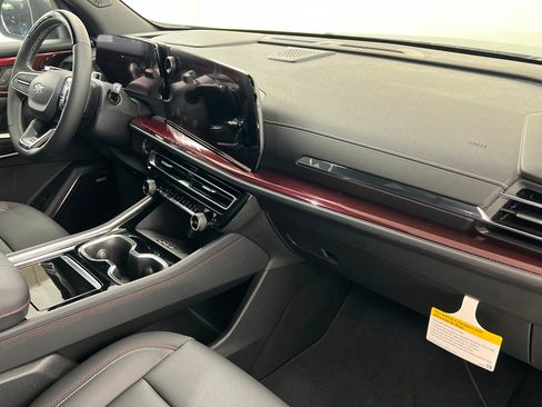 New 2026 Chevrolet Traverse Z71 w/ Enhanced Driving Package AWD/4WD image 26