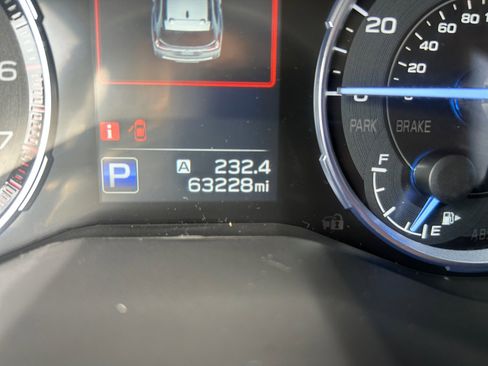 Used 2022 Subaru Ascent Limited w/ Technology Package image 2