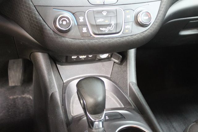 Used 2022 Chevrolet Malibu LS FWD image 19