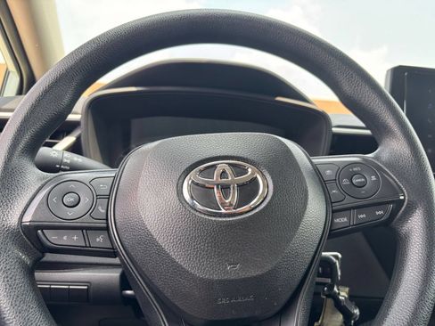 Used 2025 Toyota Corolla LE FWD image 25