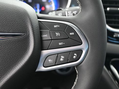 New 2026 Chrysler Voyager LX image 32