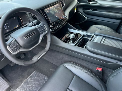 New 2026 Jeep Grand Wagoneer L image 9