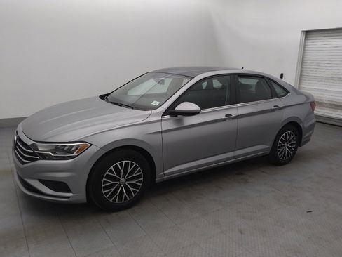 Used 2019 Volkswagen Jetta SE w/ Cold Weather Package FWD image 2