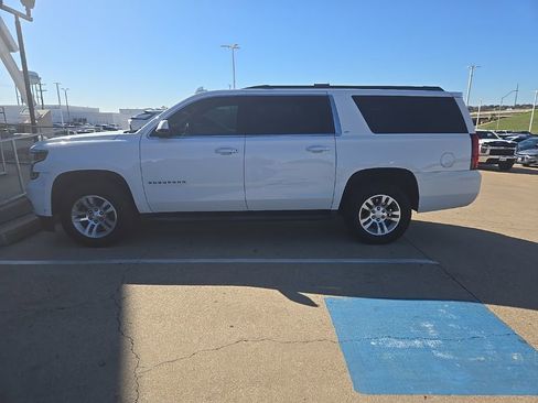 Used 2018 Chevrolet Suburban LT image 16