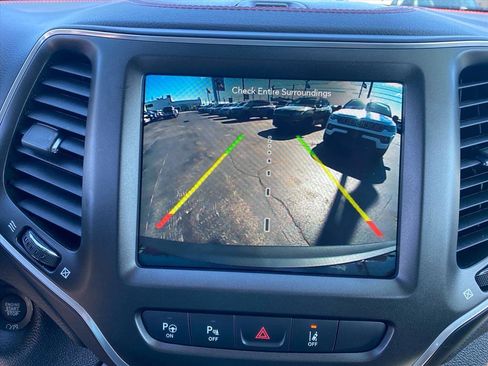 Used 2023 Jeep Cherokee Trailhawk AWD/4WD image 14
