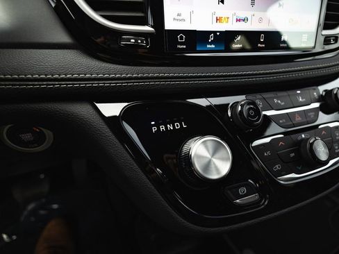 New 2026 Chrysler Pacifica Select w/ S Appearance Package image 16