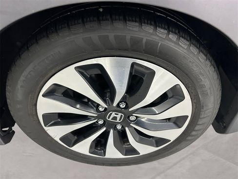 Used 2017 Honda Accord Touring image 14