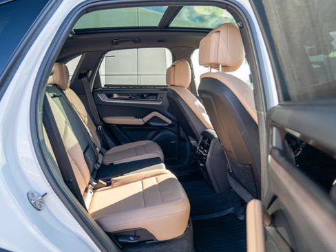 Certified 2026 Porsche Cayenne AWD/4WD image 24