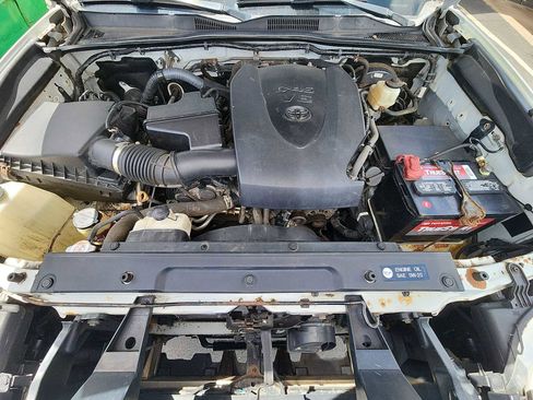 Used 2017 Toyota Tacoma TRD Sport AWD/4WD image 11