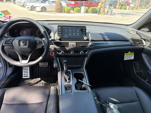 Used 2018 Honda Accord Sport image 6