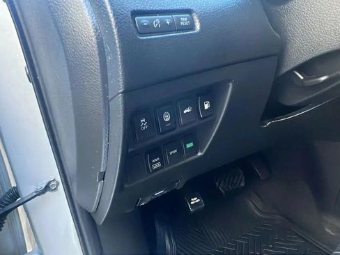 Used 2019 Nissan Rogue SV AWD/4WD image 25
