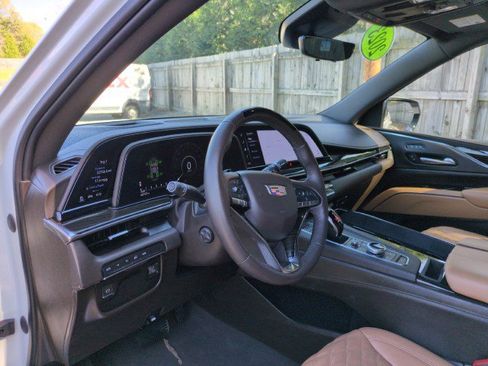 Used 2023 Cadillac Escalade Premium Luxury image 20