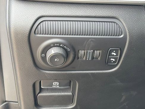 Used 2023 Jeep Wagoneer 2WD image 16