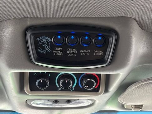 Used 2015 GMC Savana 2500 RWD image 32