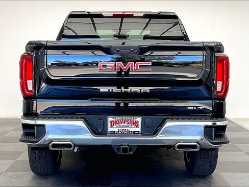 New 2026 GMC Sierra 1500 SLT image 3