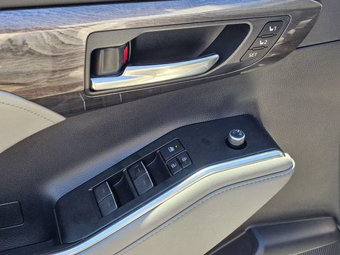 Used 2020 Toyota Highlander Platinum AWD/4WD image 27