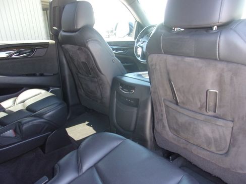 Used 2020 Cadillac Escalade Platinum AWD/4WD image 17
