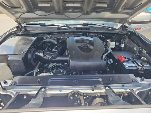 Used 2017 Toyota Tacoma TRD Off-Road w/ Tow Package RWD image 24