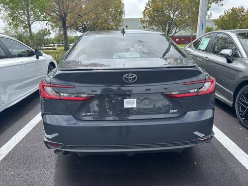 Used 2025 Toyota Camry SE w/ Convenience Package image 4