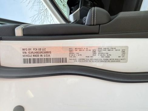 Used 2024 Jeep Grand Cherokee Limited image 37