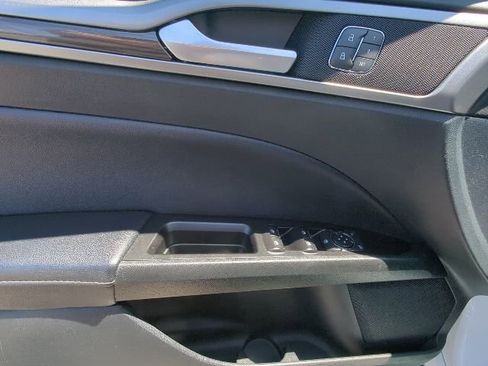 Used 2019 Ford Fusion SEL FWD image 12