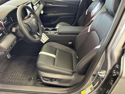 Used 2026 Toyota Camry SE FWD image 15