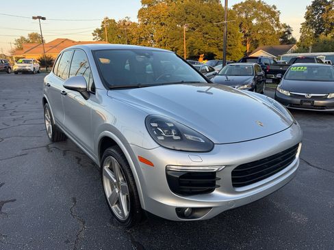 Used 2018 Porsche Cayenne image 2