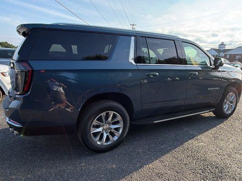 New 2026 Chevrolet Suburban Premier w/ Sun And Tow Package AWD/4WD image 8