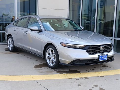 Used 2023 Honda Accord LX image 5