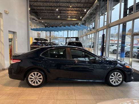 Used 2018 Toyota Camry L image 8