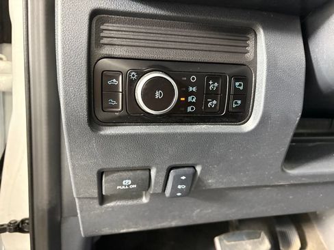 Used 2026 Ford F450 Platinum w/ FX4 Off-Road Package AWD/4WD image 14