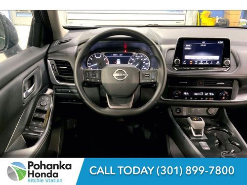 Used 2025 Nissan Rogue SV image 4