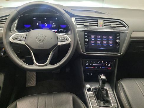 Used 2023 Volkswagen Tiguan SE w/ Panoramic Sunroof Package FWD image 22