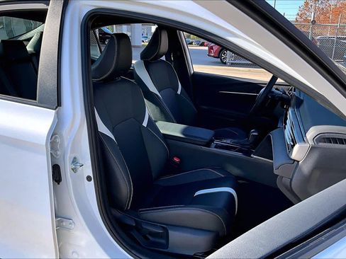 Used 2025 Toyota Camry SE image 8