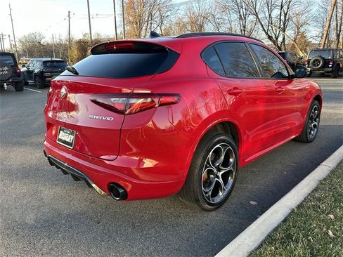 Used 2022 Alfa Romeo Stelvio Veloce image 8