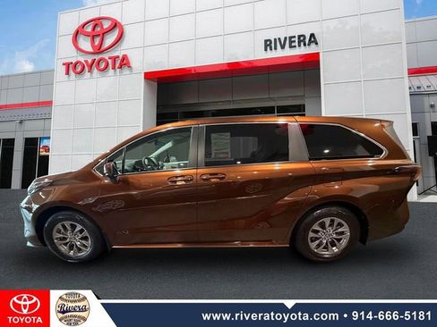 Used 2023 Toyota Sienna LE FWD image 8