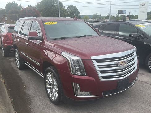 Used 2019 Cadillac Escalade Platinum AWD/4WD image 2