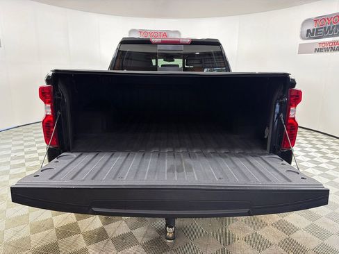 Used 2023 Chevrolet Silverado 1500 LT w/ Z71 Off-Road Package AWD/4WD image 18