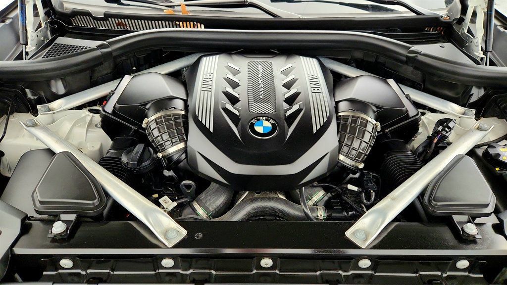 Used 2022 BMW X6 M50i w/ Executive Package AWD/4WD image 28