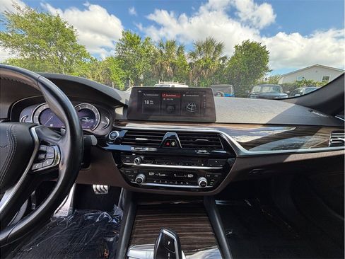 Used 2018 BMW 540i RWD image 11